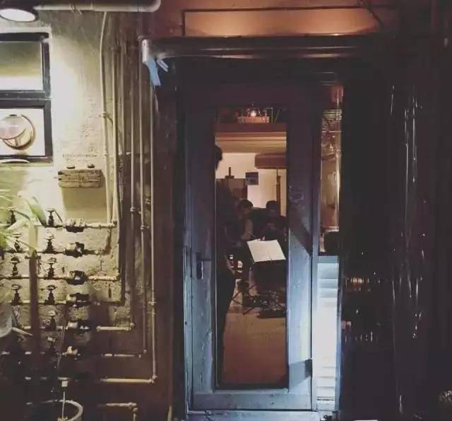 小巷中的隐秘宝藏，最新背景墙探索之旅
